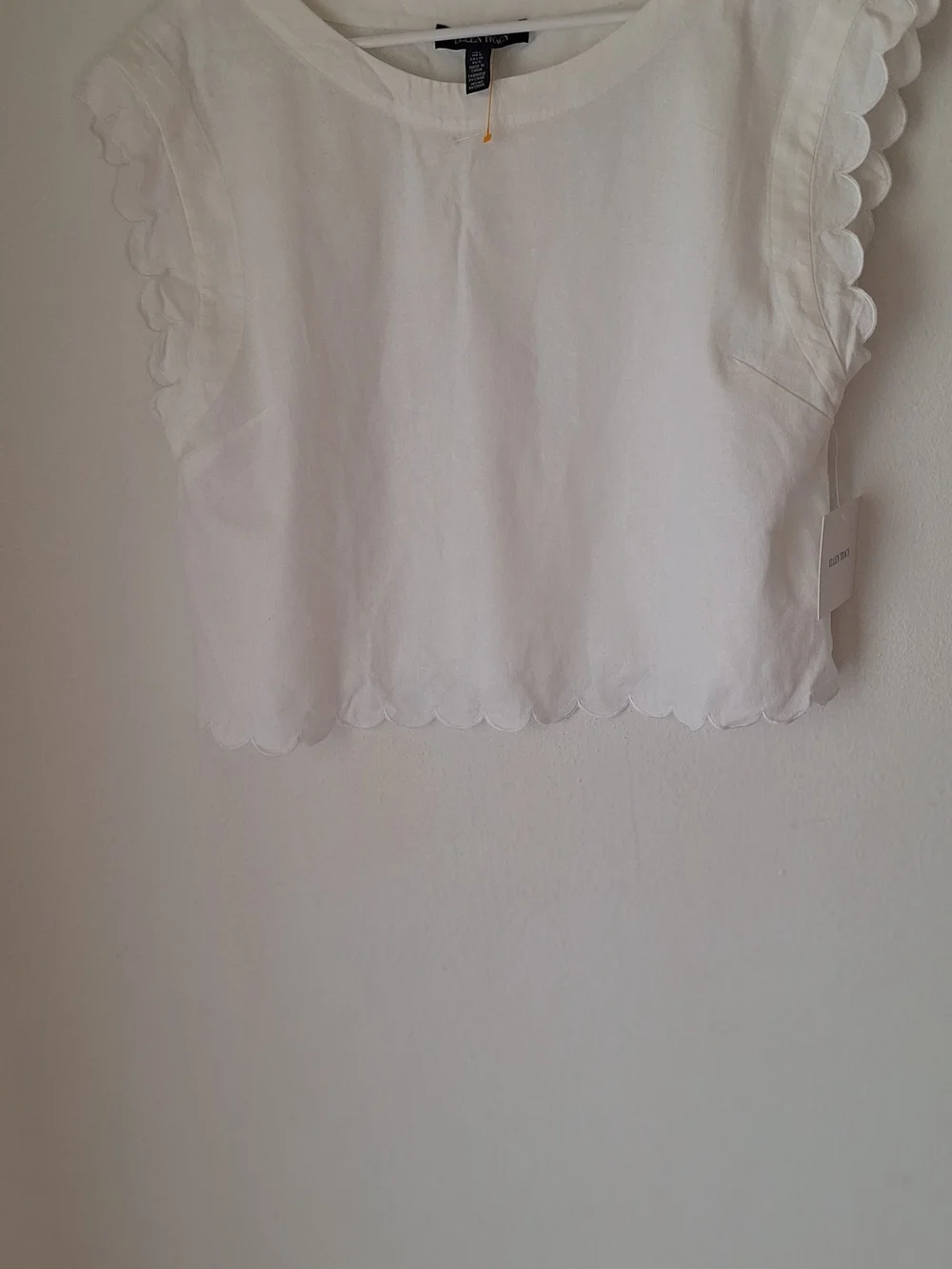 Minimalist Ellen Tracy White Scallop Edge Crop Top Sz L NWT - Picture 1 of 10